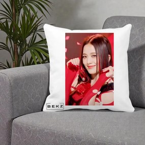 Perna Personalizata K-pop BLACKPINK Jisoo Rosu, 40x40 cm, Alba Mata, Husa Detasabila, Perna Inclusa, BEKZ®