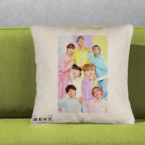 Perna Personalizata K-pop BTS Foto Grup Pastel Colorat cu 7 Membrii, 40x40 cm, Bej Canapea, Husa Detasabila, Perna Inclusa, BEKZ®