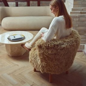 Fotoliu premium din 100% blană naturală de oaie din Noua Zeelandă, cu fir lung, picioare din lemn masiv de stejar, "Emily"