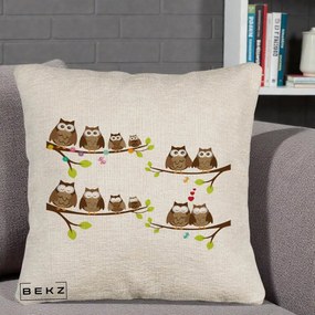 Perna Decorativa Familie de Bufnite pe Ramuri, 40x40 cm, Bej Canapea, Husa Detasabila, Perna Inclusa, BEKZ®