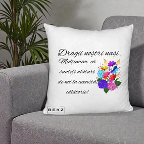 Cadou pentru Nasi - Perna Personalizata Dragii Nostri Nasi Multumim cu Flori Multicolore, 40x40 cm, Alb Pufos, Husa Detasabila, Perna Inclusa, BEKZ®