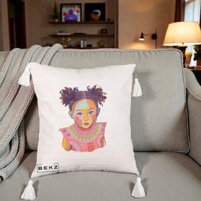 Perna Decorativa Fetita Vesela Portret Colorat, 40x40 cm, Bej cu Franjuri, Husa Detasabila, Perna Inclusa, BEKZ®