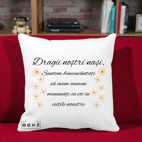 Cadou pentru Nasi - Perna Personalizata Dragii Nostri Nasi Suntem Binecuvantati cu Floricele, 40x40 cm, Alba Mata, Husa Detasabila, Perna Inclusa, BEKZ®