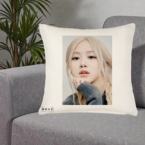 Perna Personalizata K-pop BLACKPINK Rose cu Jucarie de Plus, 40x40 cm, Crem Reliefat, Husa Detasabila, Perna Inclusa, BEKZ®