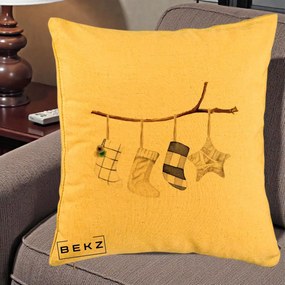 Perna Decorativa Ciorapi de Craciun pe Ramura, 40x40 cm, Galben, Husa Detasabila, Perna Inclusa, BEKZ®