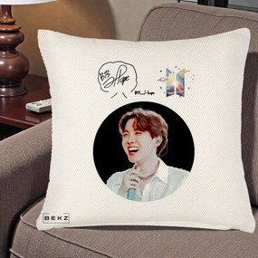 Perna Personalizata K-pop BTS J-Hope Portret cu Autograf, 40x40 cm, Crem Reliefat, Husa Detasabila, Perna Inclusa, BEKZ®