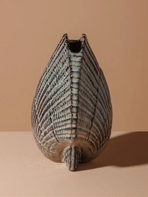 Vaza decorativa gri din ceramica in forma de scoica Pecten