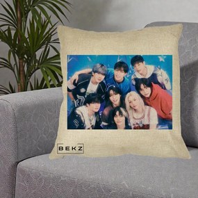 Perna Personalizata K-Pop Grup Foto Stele, 40x40 cm, Crem, Husa Detasabila, Perna Inclusa, BEKZ®