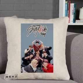 Perna Personalizata K-pop Stray Kids You Make Stray Kids Stay cu Foto Grup, 40x40 cm, Bej Canapea, Husa Detasabila, Perna Inclusa, BEKZ®