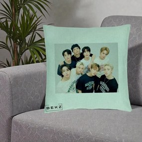 Perna Personalizata K-pop Stray Kids Foto Grup Fara Text, 40x40 cm, Verde Menta, Husa Detasabila, Perna Inclusa, BEKZ®