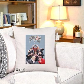 Perna Personalizata K-pop Stray Kids You Make Stray Kids Stay cu Foto Grup, 40x40 cm, Bej cu Franjuri, Husa Detasabila, Perna Inclusa, BEKZ®