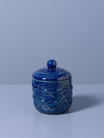Cutie decorativă din ceramică artizanală cu motive marine sculptate în relief, formă cilindrică cu capac, albastru, finisaj lucios, 12,5×10 cm,