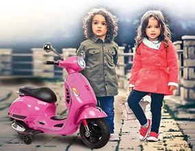 Motocicleta Electrica cu Acumulator Pentru Copii NOVOKIDS™ Vespa Classic Scooter, Pornire la cheie, Lungime 102 cm, 3-8 ani, Max 30 kg, Roz