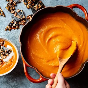 Oala din fonta in forma de dovleac Staub Pumpkin P687129, 24 cm, 3,45 l, Toate plitele inclusiv inductie si cuptor pana la 240°C, Acoperire emailata, Portocaliu