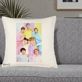 Perna Personalizata K-pop BTS Foto Grup Pastel Colorat cu 7 Membrii, 40x40 cm, Crem Reliefat, Husa Detasabila, Perna Inclusa, BEKZ®