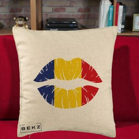 Perna Personalizata Buze Tricolor Romania, 40x40 cm, Bej, Husa Detasabila, Perna Inclusa, BEKZ®