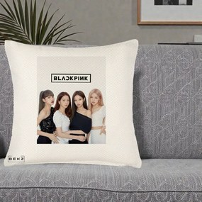 Perna Personalizata K-pop BLACKPINK Foto Grup-Negru, 40x40 cm, Crem Reliefat, Husa Detasabila, Perna Inclusa, BEKZ®