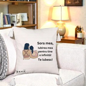 Cadou pentru Sora - Perna Personalizata Sora Mea Te Iubesc Doua Fete Fashioniste Line Art, 40x40 cm, Bej cu Franjuri, Husa Detasabila, Perna Inclusa, BEKZ®