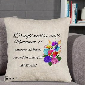 Cadou pentru Nasi - Perna Personalizata Dragii Nostri Nasi Multumim cu Flori Multicolore, 40x40 cm, Bej Canapea, Husa Detasabila, Perna Inclusa, BEKZ®