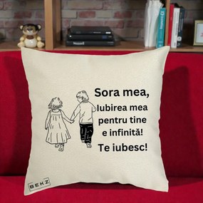 Cadou pentru Sora - Perna Personalizata Sora Mea Te Iubesc Copii Tinand Maini din Spate, 40x40 cm, Ecru, Husa Detasabila, Perna Inclusa, BEKZ®