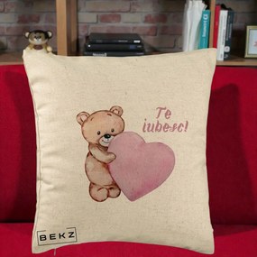 Cadou Romantic - Perna Personalizata Te Iubesc Ursulet cu Inima Roz Acuarela, 40x40 cm, Bej, Husa Detasabila, Perna Inclusa, BEKZ®