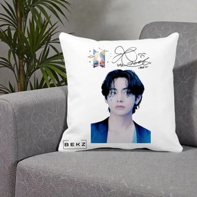 Perna Personalizata K-pop BTS V Taehyung Portret cu Autograf, 40x40 cm, Alba Mata, Husa Detasabila, Perna Inclusa, BEKZ®