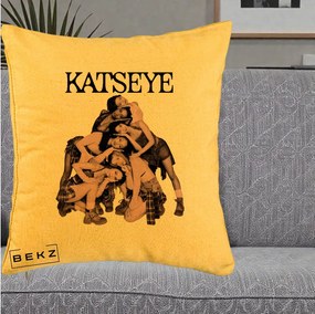 Perna Personalizata K-pop KATSEYE Foto Roz Vintage, 40x40 cm, Galben, Husa Detasabila, Perna Inclusa, BEKZ®
