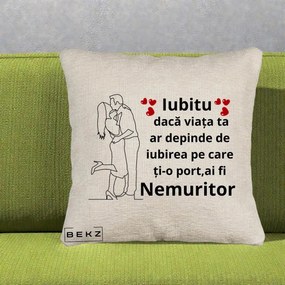 Cadou pentru Iubit - Perna Personalizata Iubitu Nemuritor cu Cuplu Line-Art si Inimi Rosii, 40x40 cm, Bej Canapea, Husa Detasabila, Perna Inclusa, BEKZ®