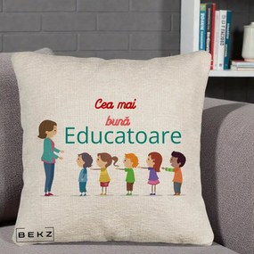 Cadou pentru Educatoare - Perna Personalizata Cea mai Buna Educatoare cu Ilustratie Copii si Educatoare, 40x40 cm, Bej Canapea, Husa Detasabila, Perna Inclusa, BEKZ®