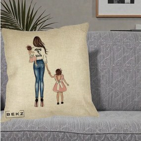 Cadou pentru Mama - Perna Personalizata Mom of Girls Mama cu Fetele, 40x40 cm, Crem, Husa Detasabila, Perna Inclusa, BEKZ®