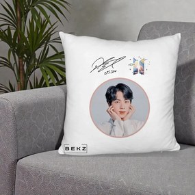 Perna Personalizata K-pop BTS Jin Portret cu Autograf, 40x40 cm, Alb Pufos, Husa Detasabila, Perna Inclusa, BEKZ®