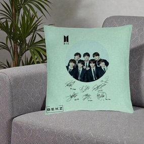 Perna Personalizata K-pop BTS Fotografie Grup Costum Negru si Autografe Cerc, 40x40 cm, Verde Menta, Husa Detasabila, Perna Inclusa, BEKZ®
