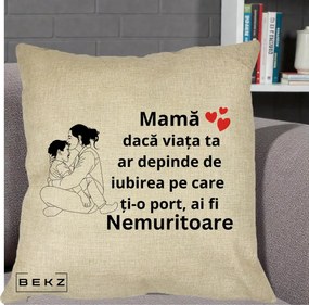Cadou pentru Mama - Perna Personalizata Mama Nemuritoare Kawaii, 40x40 cm, Crem, Husa Detasabila, Perna Inclusa, BEKZ®