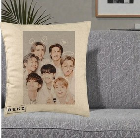 Perna Personalizata K-pop BTS Foto Grup Cute cu Animatii si 7 Membrii, 40x40 cm, Bej, Husa Detasabila, Perna Inclusa, BEKZ®