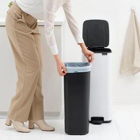 Cos de gunoi Brabantia Bo Pedal 1010120, 30 l, Inchidere usoara, Baza antiderapanta, Alb
