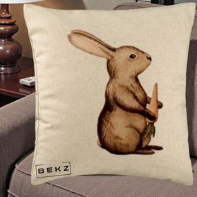 Perna Decorativa Iepuras Acuarela cu Morcov, 40x40 cm, Bej, Husa Detasabila, Perna Inclusa, BEKZ®