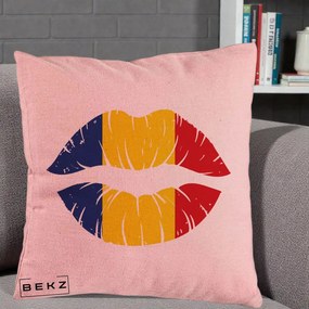 Perna Personalizata Buze Tricolor Romania, 40x40 cm, Roz, Husa Detasabila, Perna Inclusa, BEKZ®