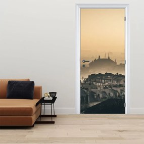 Fototapet pentru ușă - Oraș sub ceață (95x205cm)
