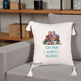 Cadou pentru Bunici - Perna Personalizata Cei Mai Iubiti Bunici Cuplu pe Banca Ilustratie, 40x40 cm, Bej cu Franjuri, Husa Detasabila, Perna Inclusa, BEKZ®