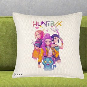 Perna Personalizata K-pop HUNTRX Trio Foto cu Pisica, 40x40 cm, Crem Reliefat, Husa Detasabila, Perna Inclusa, BEKZ®
