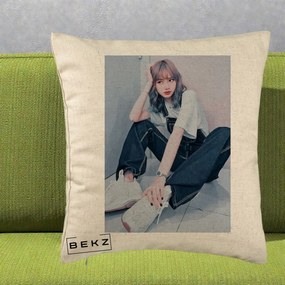Perna Personalizata K-pop BLACKPINK Lisa, 40x40 cm, Bej, Husa Detasabila, Perna Inclusa, BEKZ®