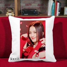 Perna Personalizata K-pop BLACKPINK Jisoo Rosu, 40x40 cm, Alba Mata, Husa Detasabila, Perna Inclusa, BEKZ®