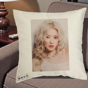 Perna Personalizata K-pop BLACKPINK Rose, 40x40 cm, Ecru, Husa Detasabila, Perna Inclusa, BEKZ®