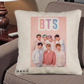 Perna Personalizata K-pop BTS Foto Grup cu BTS si Fond Roz Pastel, 40x40 cm, Bej Canapea, Husa Detasabila, Perna Inclusa, BEKZ®