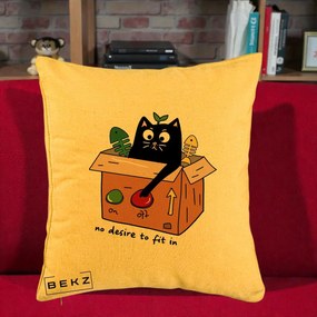 Perna Decorativa Pisica in Cutie No Desire to Fit In, 40x40 cm, Galben, Husa Detasabila, Perna Inclusa, BEKZ®