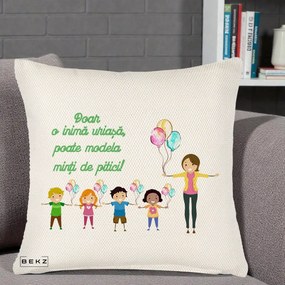 Cadou pentru Educatoare - Perna Personalizata Doar o Inima Uriasa poate Modela Minti de Pitici cu Educatoare si Baloane, 40x40 cm, Crem Reliefat, Husa Detasabila, Perna Inclusa, BEKZ®
