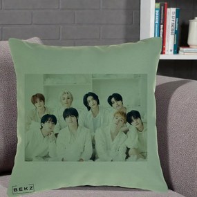 Perna Personalizata K-pop Stray Kids Foto Grup Alb All-White cu 8 Membrii, 40x40 cm, Verde, Husa Detasabila, Perna Inclusa, BEKZ®