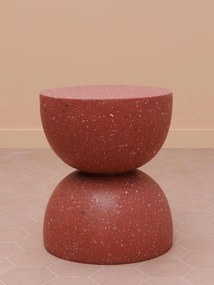 Măsuță laterală de exterior rotundă, roșu, din două semisfere, cu granulație albă și neagră, 45 x 40 cm, „Magma”