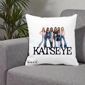 Perna Personalizata K-pop KATSEYE Foto Grup Blugi, 40x40 cm, Alba Mata, Husa Detasabila, Perna Inclusa, BEKZ®