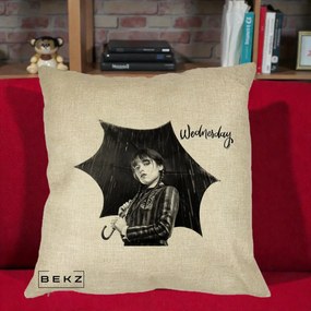 Perna Personalizata Wednesday Addams cu Umbrela Foto, 40x40 cm, Crem, Husa Detasabila, Perna Inclusa, BEKZ®